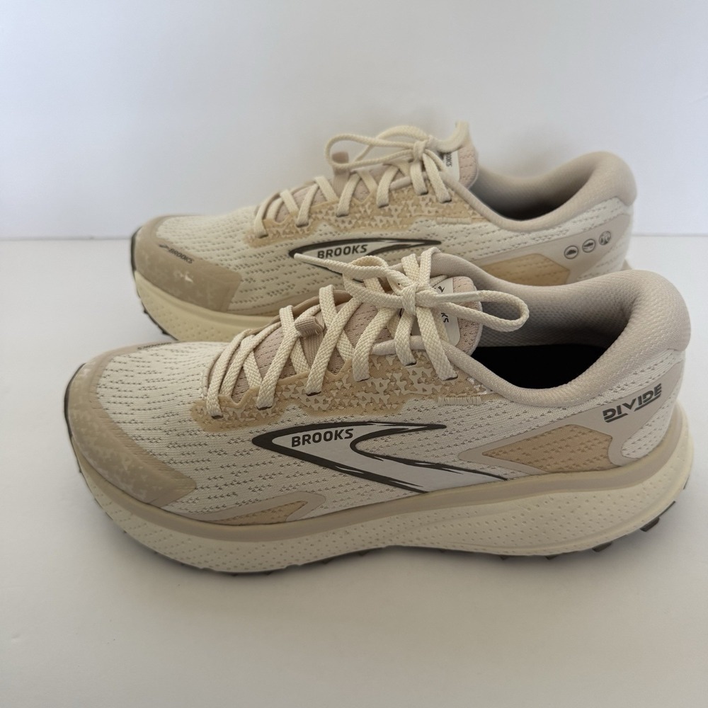 Brooks Divide 5 Women's Trail Running Shoes Size 6.5 B Beige Cream New Box